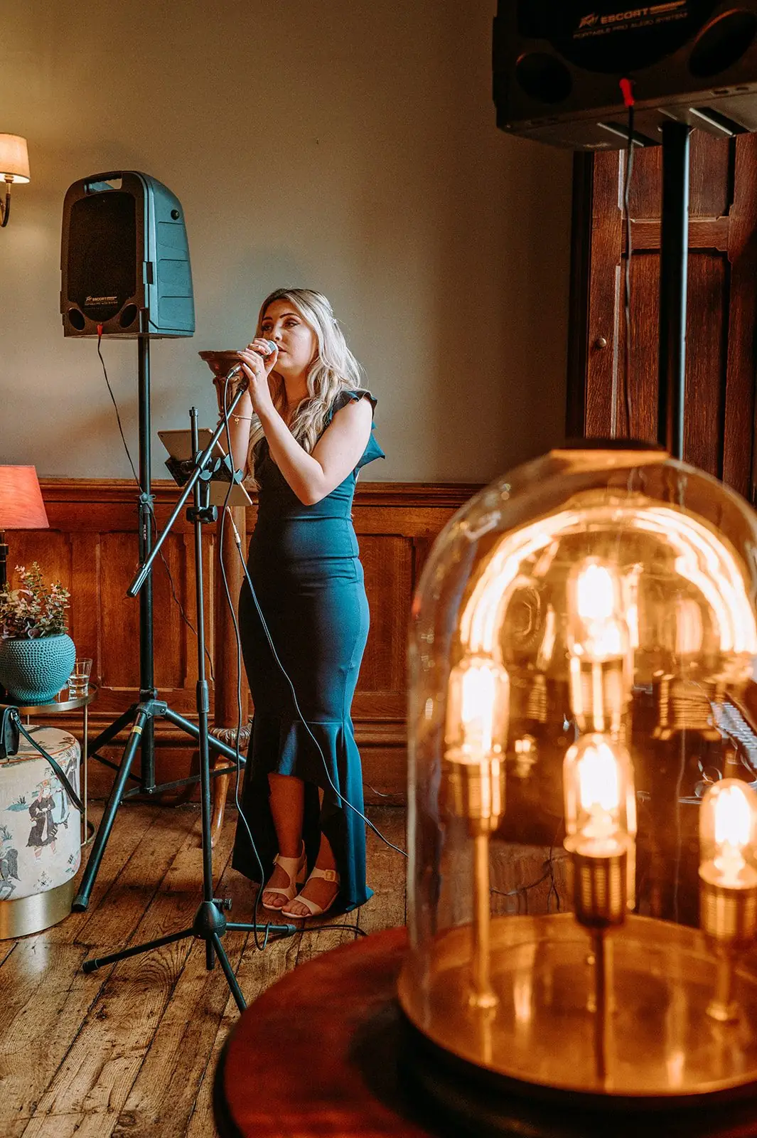 Jenny Jones singing live at a Cheshire barn wedding